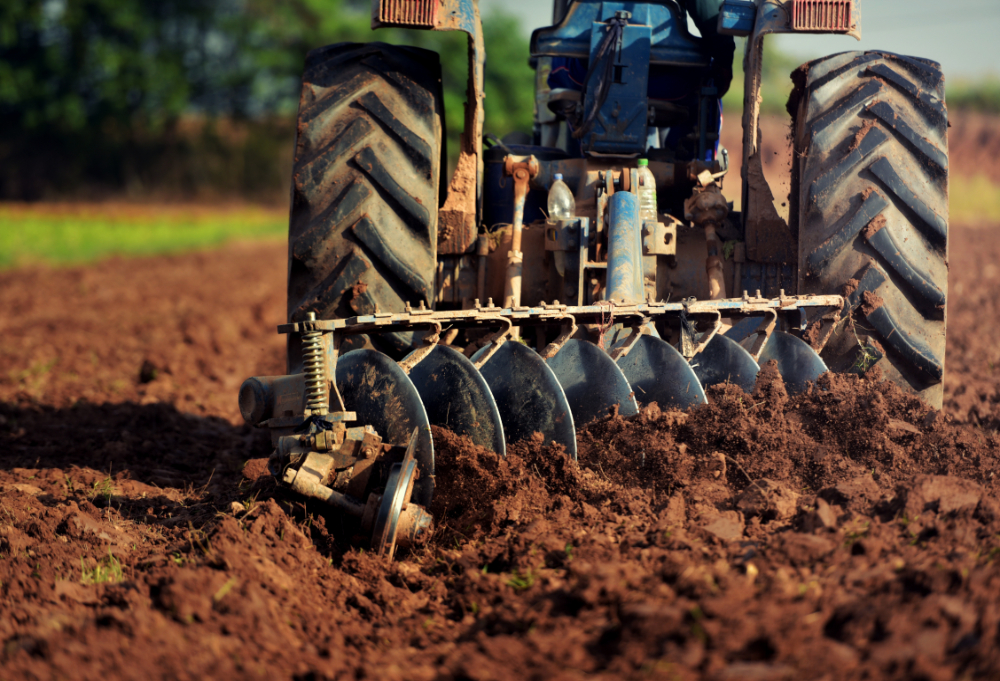 How Farm Dust and Field Debris Near Piqua’s Rural Properties Impact Your HVAC Installation Plan