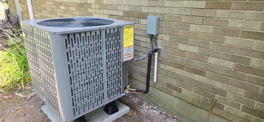 Hvac,services, ,technician,installing,air,conditioner,on,the,wall