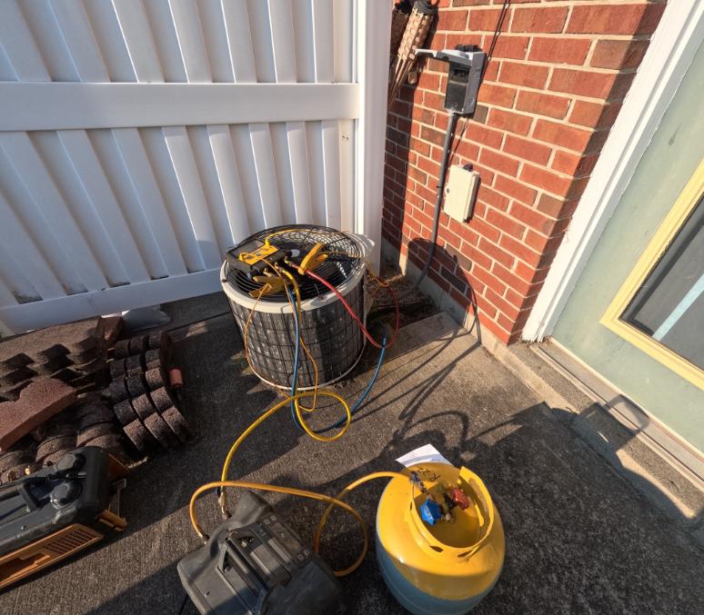 Hvac,services, ,technician,installing,air,conditioner,on,the,wall